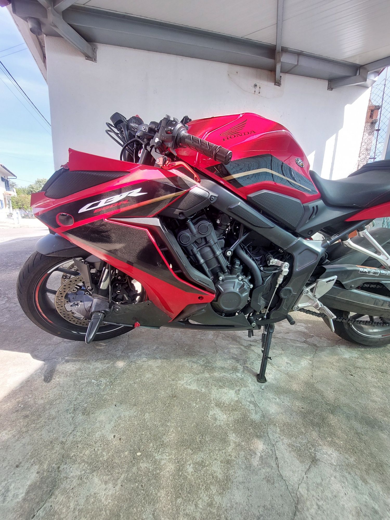 CBR650R 2023 Acidentada