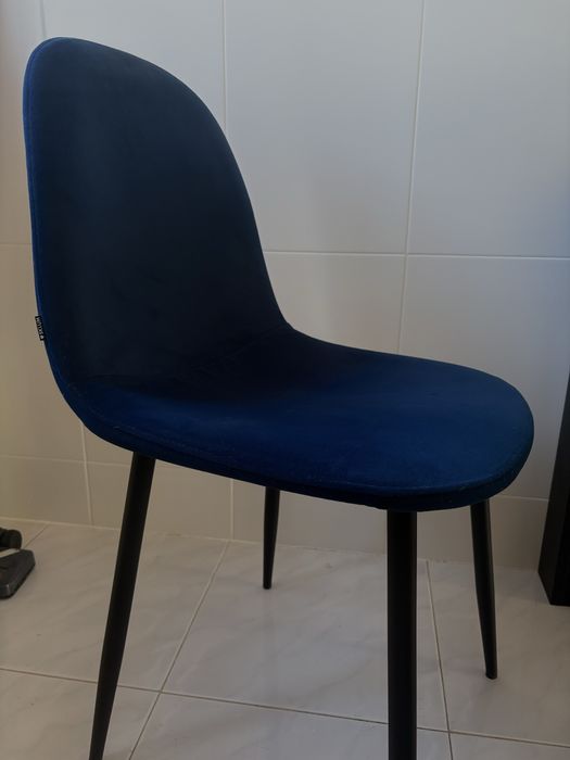 Duas Cadeiras Sklum Veludo Azul c/pernas metalicas pretas