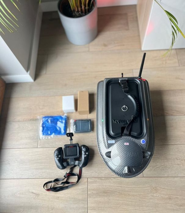 Nowa łódka zanętowa Boatman Actor pro plus GPS echo