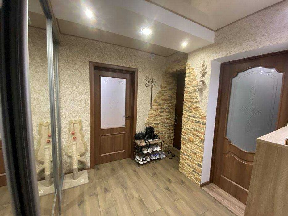 Продам Двухкімнатну квартиру Озерне