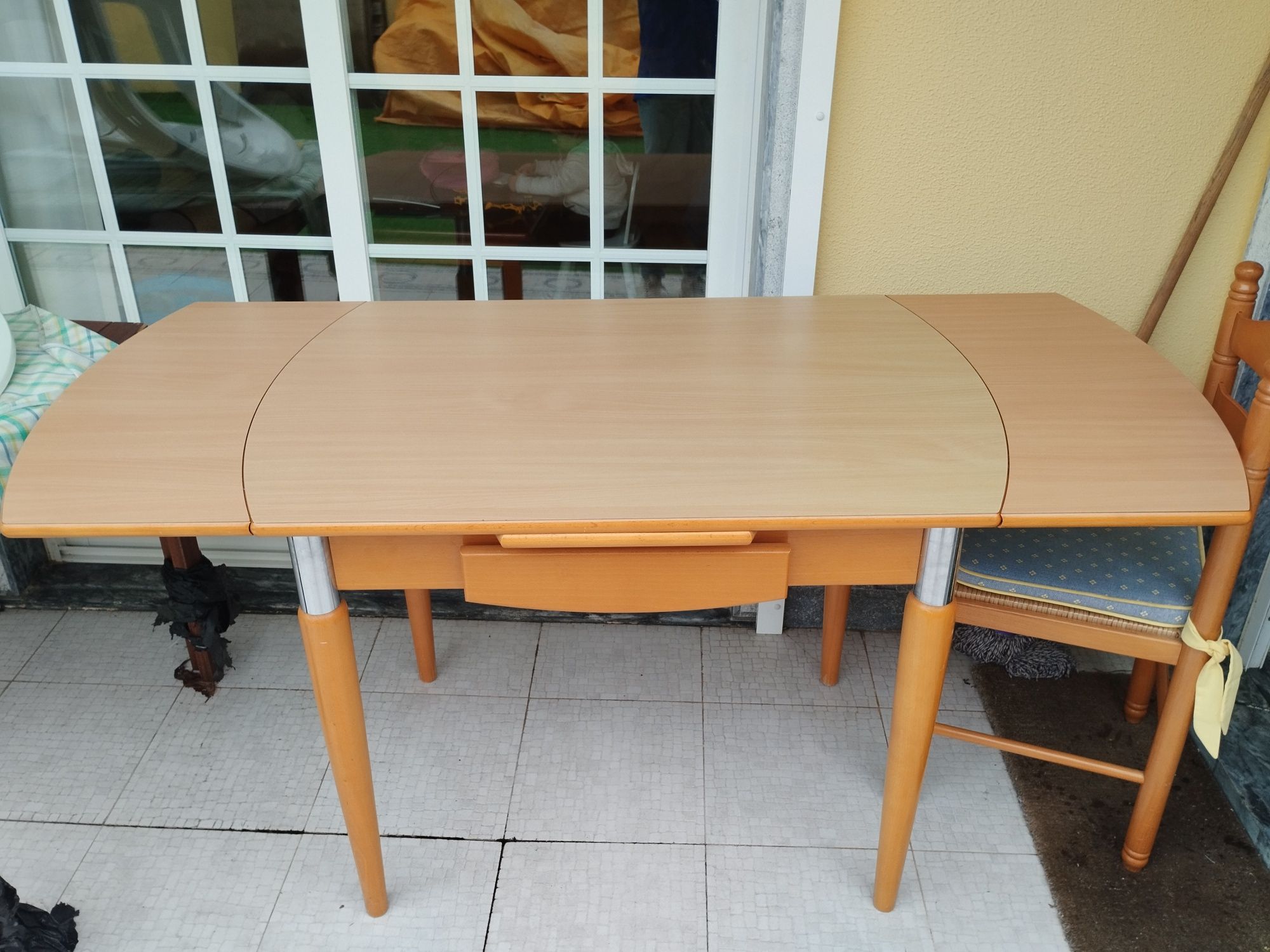Conjunto de Mesa cozinha e 4 cadeiras
