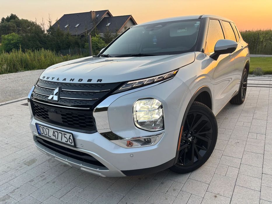 Mitsubishi Outlander SE 2.5 benzyna, 7 osób, 184KM, Bardzo dobry stan.