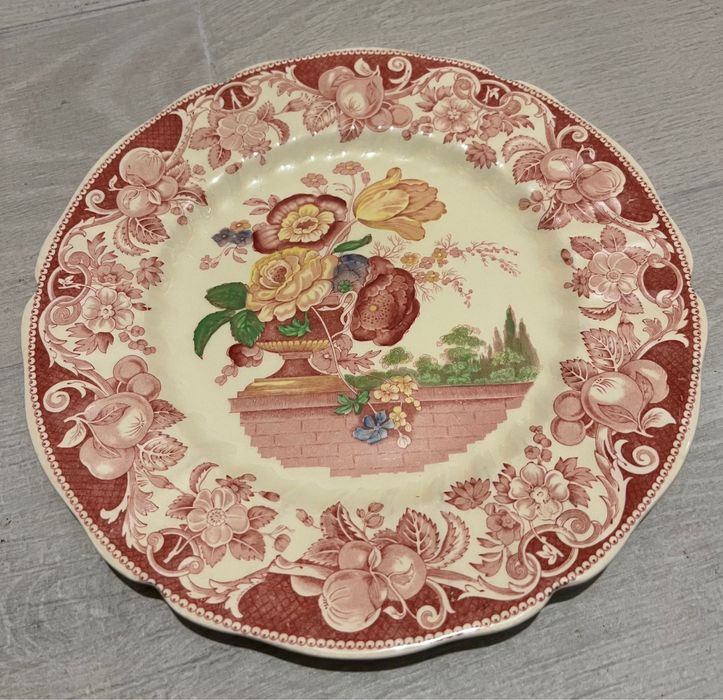 Prato de jantar vermelho Royal Doulton Pomeroy
