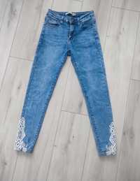 Spodnie jeansowe jeansy rurki z haftami na dole r.S