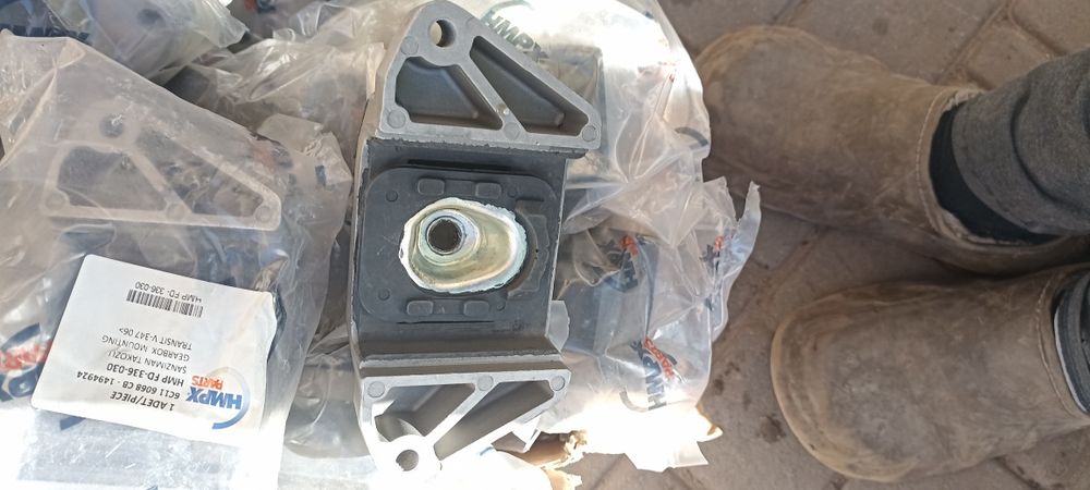 Подушка двигуна Форд транзит.