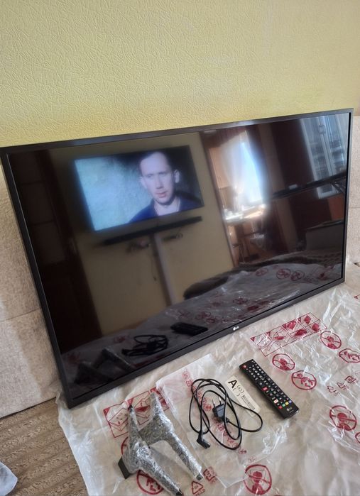 Телевізор LG 43LM6300PLA