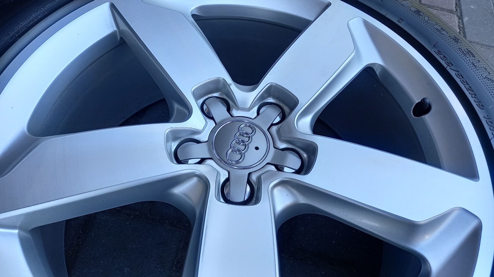 Oryginalne koła Letnie Audi Q5   8J 19" ET 39 5x112 4szt