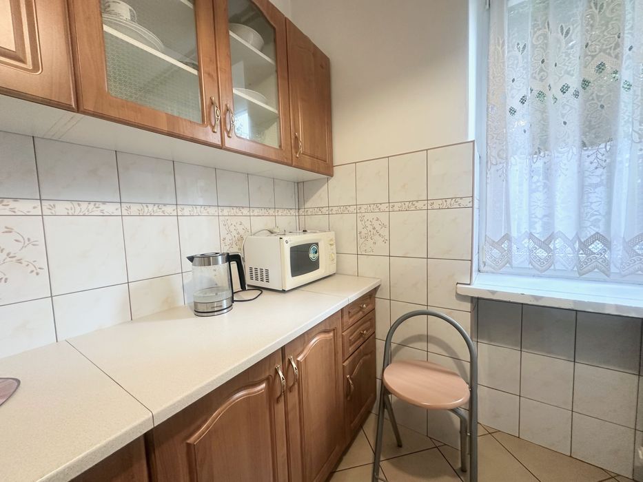 Do wynajęcia M3 z oddzielną kuchnią, idealne dla studentów.