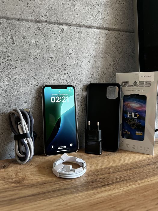 iPhone 11 64GB biały, etui, ładowarka, szkło GRATIS