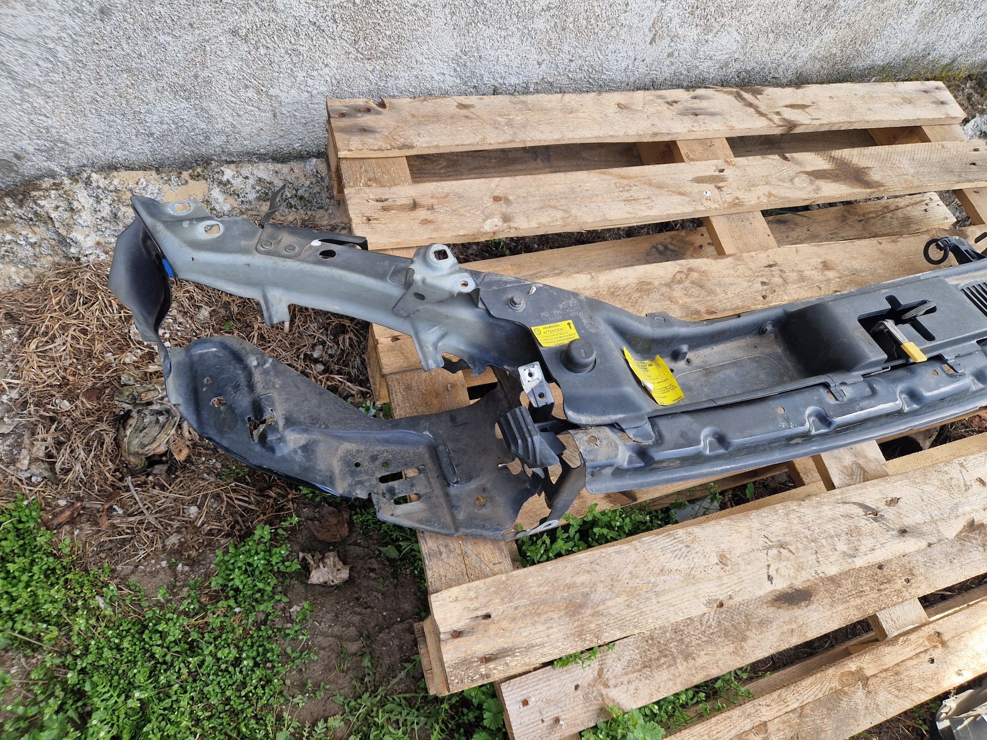 Pas przedni Volvo V50 S40  04-12 r