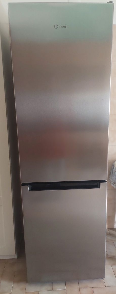 Frigorifico Combinado Indesit com garantia de fábrica