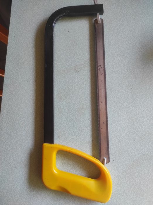 Ножовка по металлу.