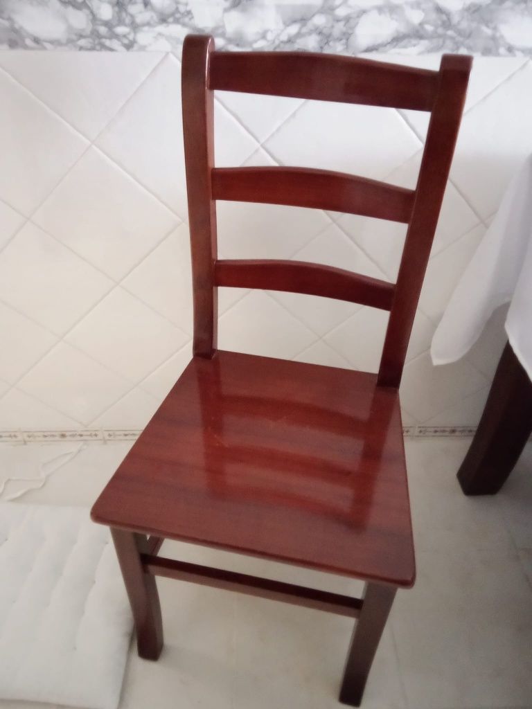 Mesa de cozinha madeira com 4 cadeiras
