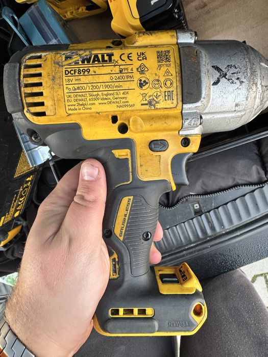 Klucz udarowy DCF899