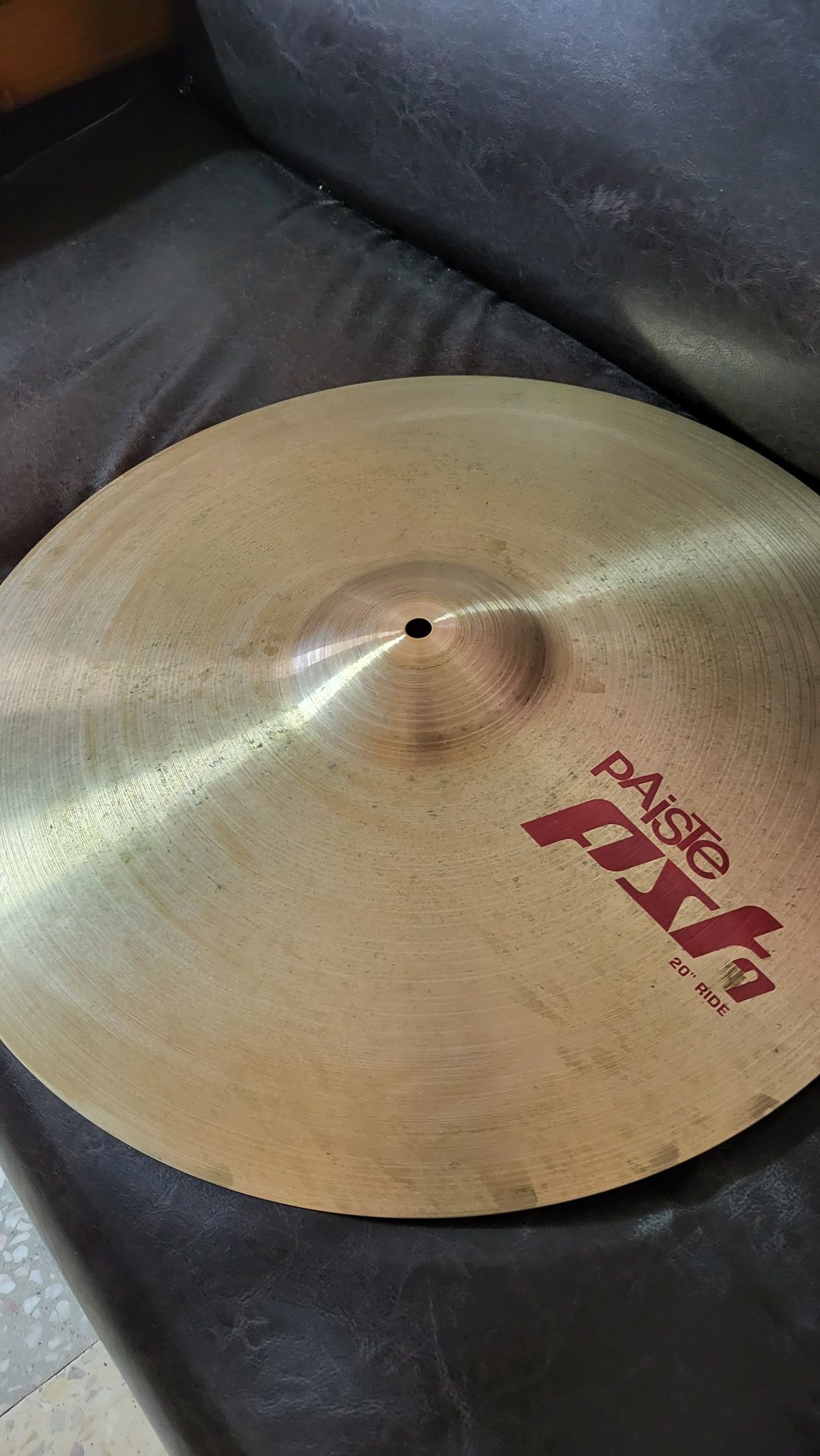 Conjunto 3 pratos bateria Paiste e Sabian em estado novo
