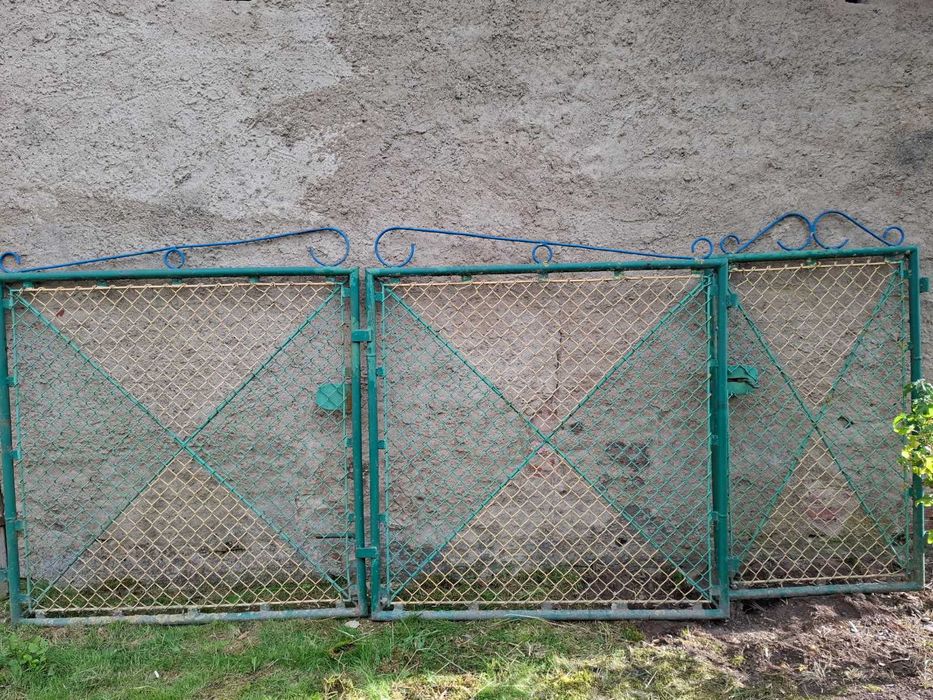 Brama z furtką i słupkami