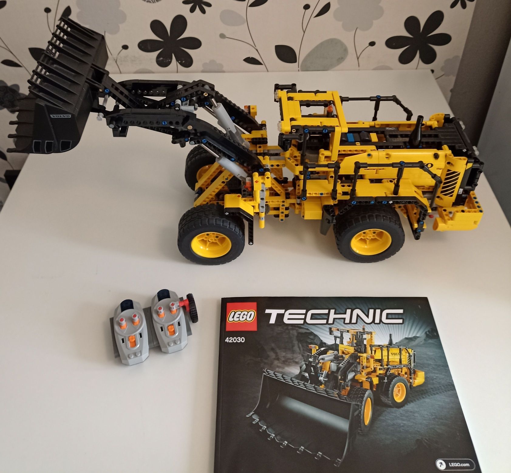 LEGO Technic 42030 ładowarka Volvo L350F Wheel Loader