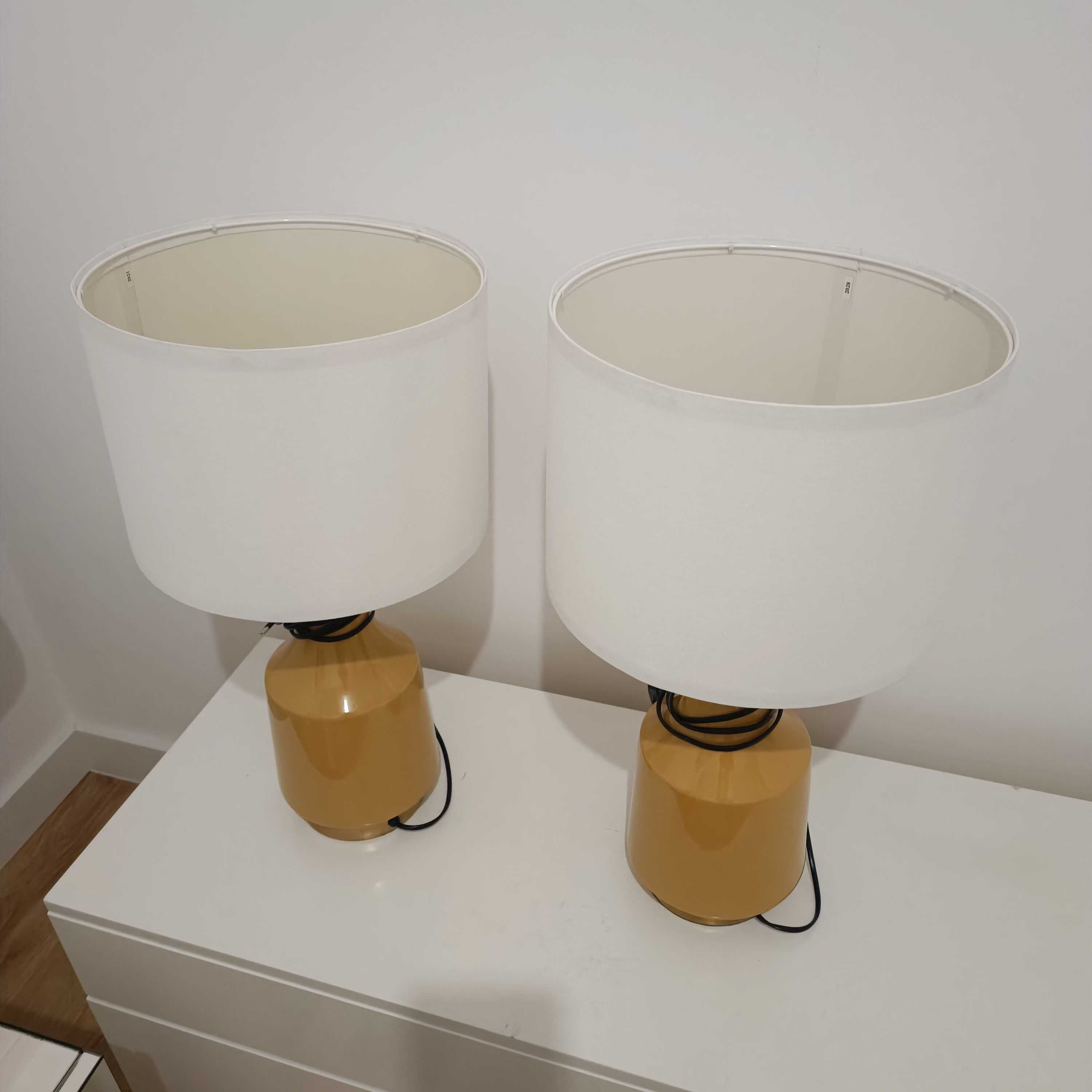 Par de candeeiros quarto com abajur