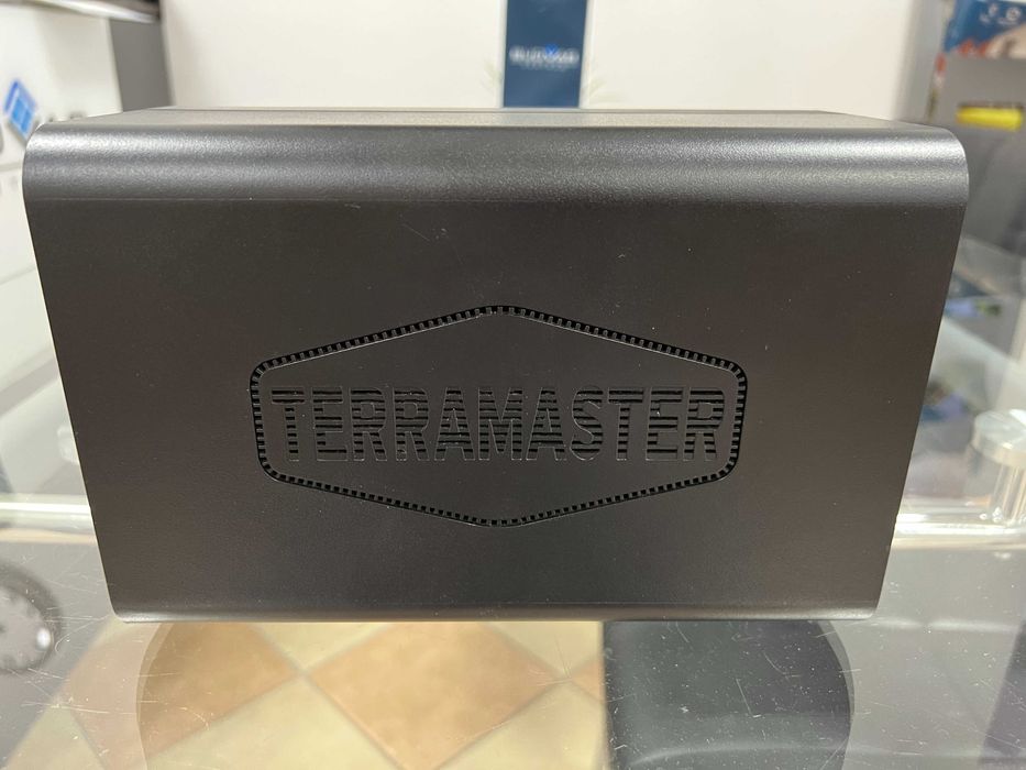 TERRAMASTER D5 Hybrid - Kieszeń DAS na dyski 2x HDD i 3x NVMe