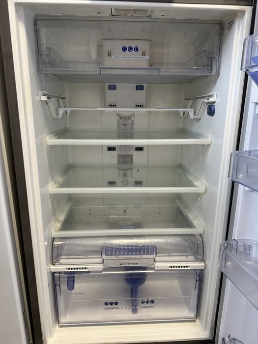 Двокамерний холодильник Whirlpool ARC 42081