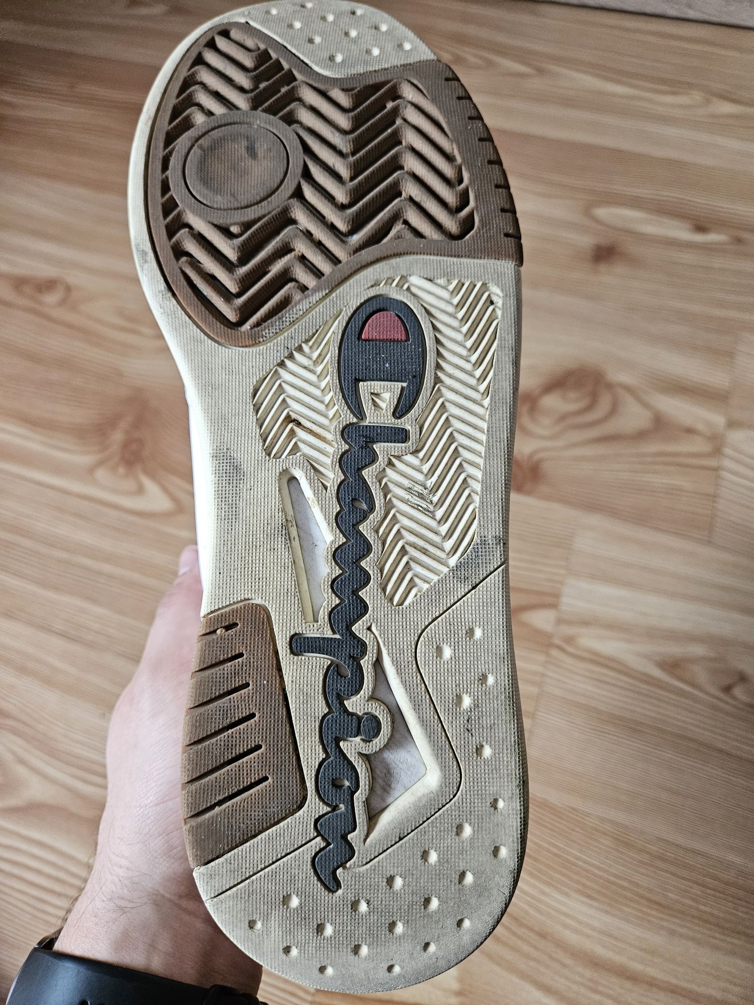 Buty Champion r. 44 S21860 z85 Low białe beżowe