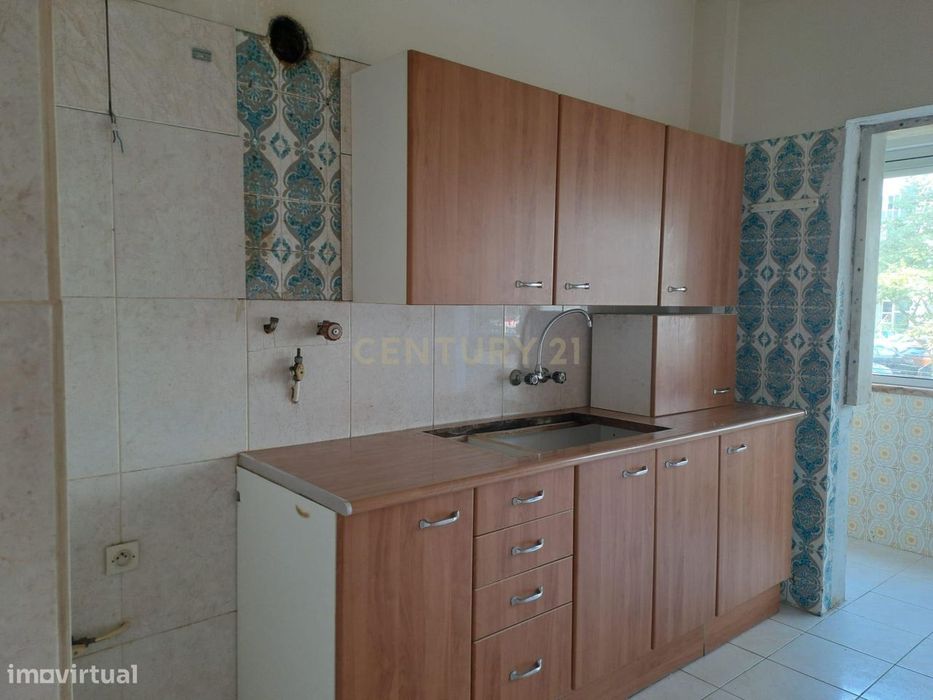 Apartamento T2 c/ arrecadação | Oeiras