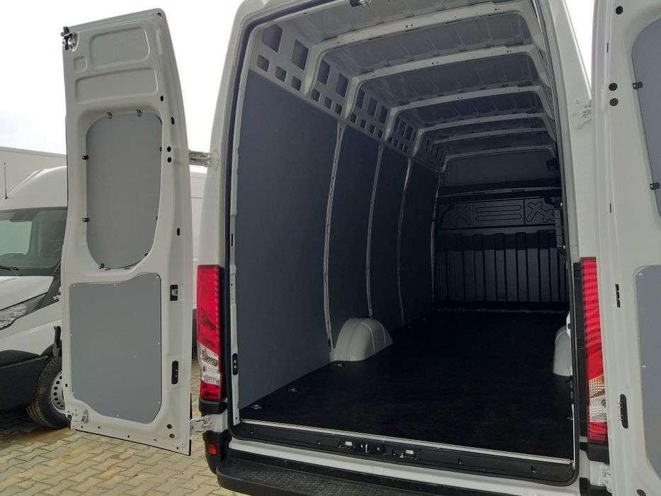 Zabudowy busów, tworzywo sztuczne, plastik ultralekki. Podłoga i boki