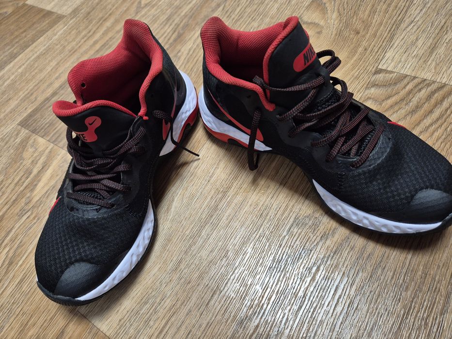 Кроси NIKE, 27,5 см по устриці,р-р 41, практично нові