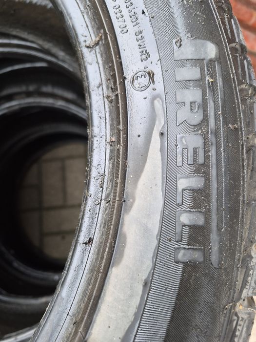 Komplet opon zimowych Pirelli 215/55 R18