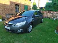 Opel Astra Opel Astra IV (J) 1.6 Cosmo z drugim kompletem kół