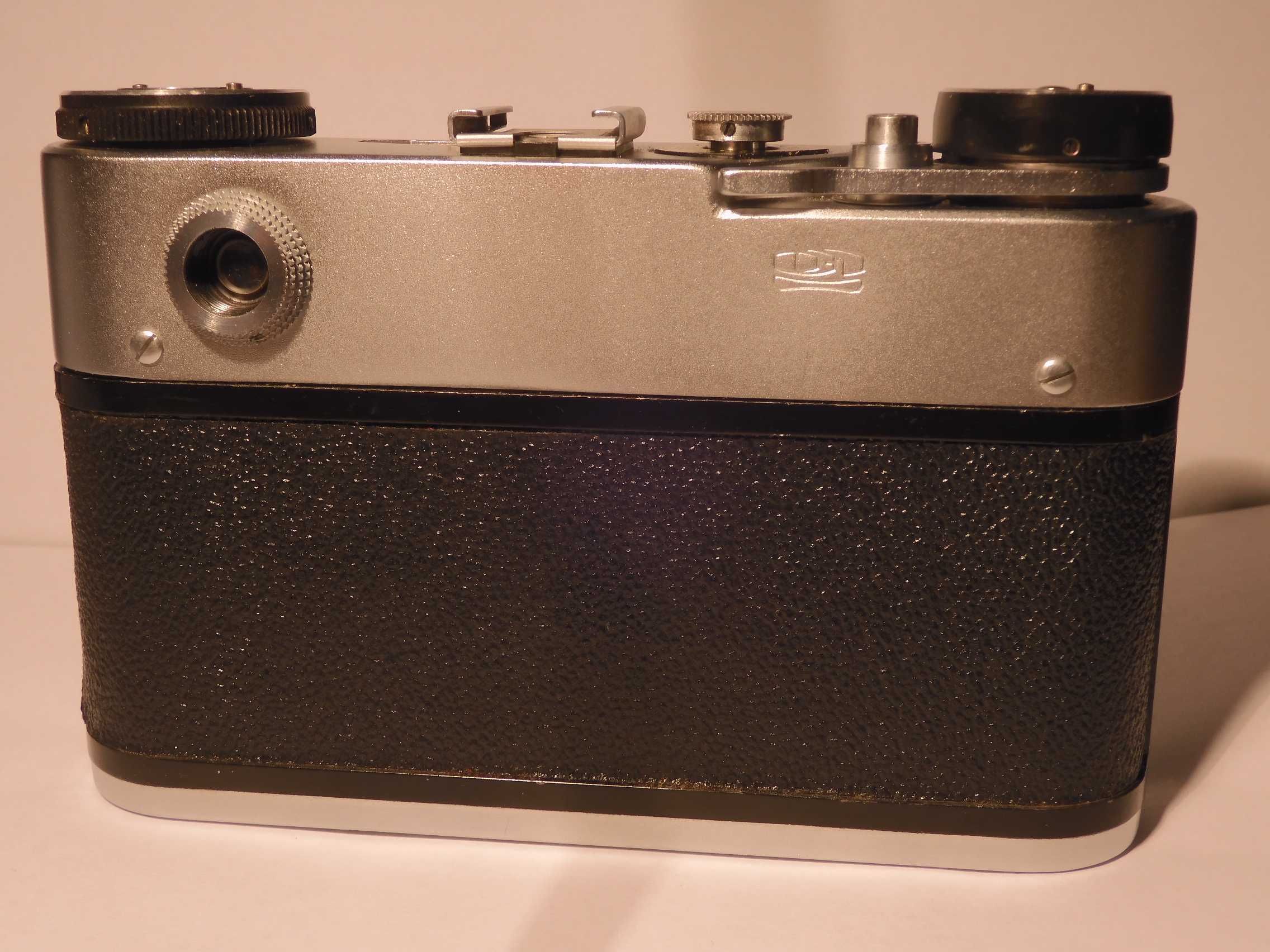 Aparat analogowy FED5 z dalmierzem i światłomierzem + futerał