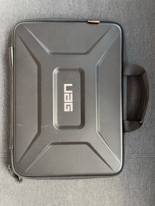Etui pancerne Urban Armor Gear UAG Medium Sleeve Laptop 13", czarne