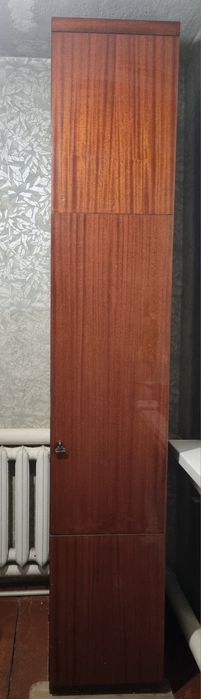 Продам шкаф пенал