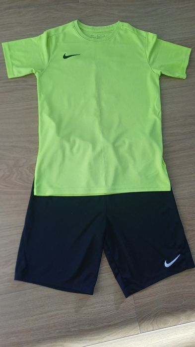 Strój sportowy Nike rozmiar 158 - 170