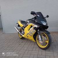 Honda CBR F4  ..