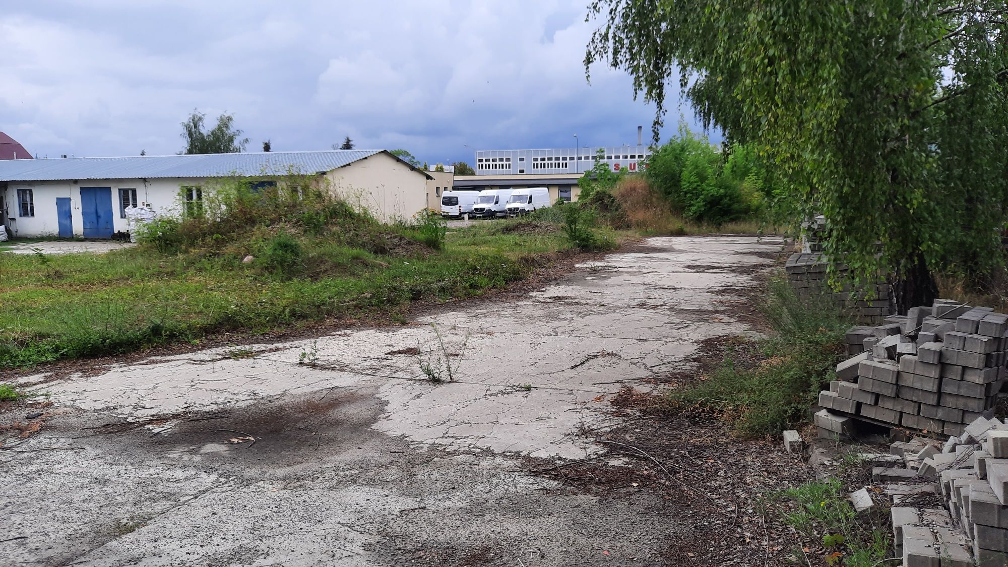 Parking. Miejsce postojowe TIR, maszyny budowlane, Bus