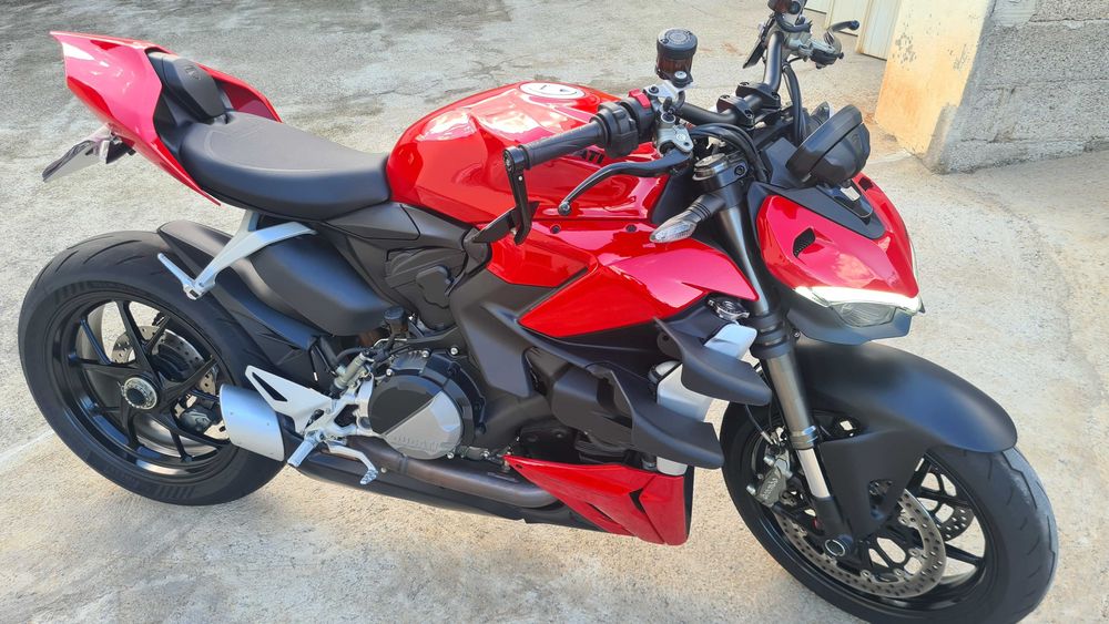 Ducati Streetfighter V2