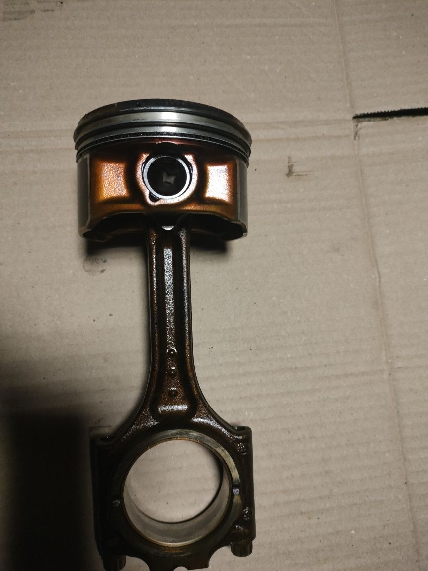 Tłok Korbowód Volvo Ford 2.5T