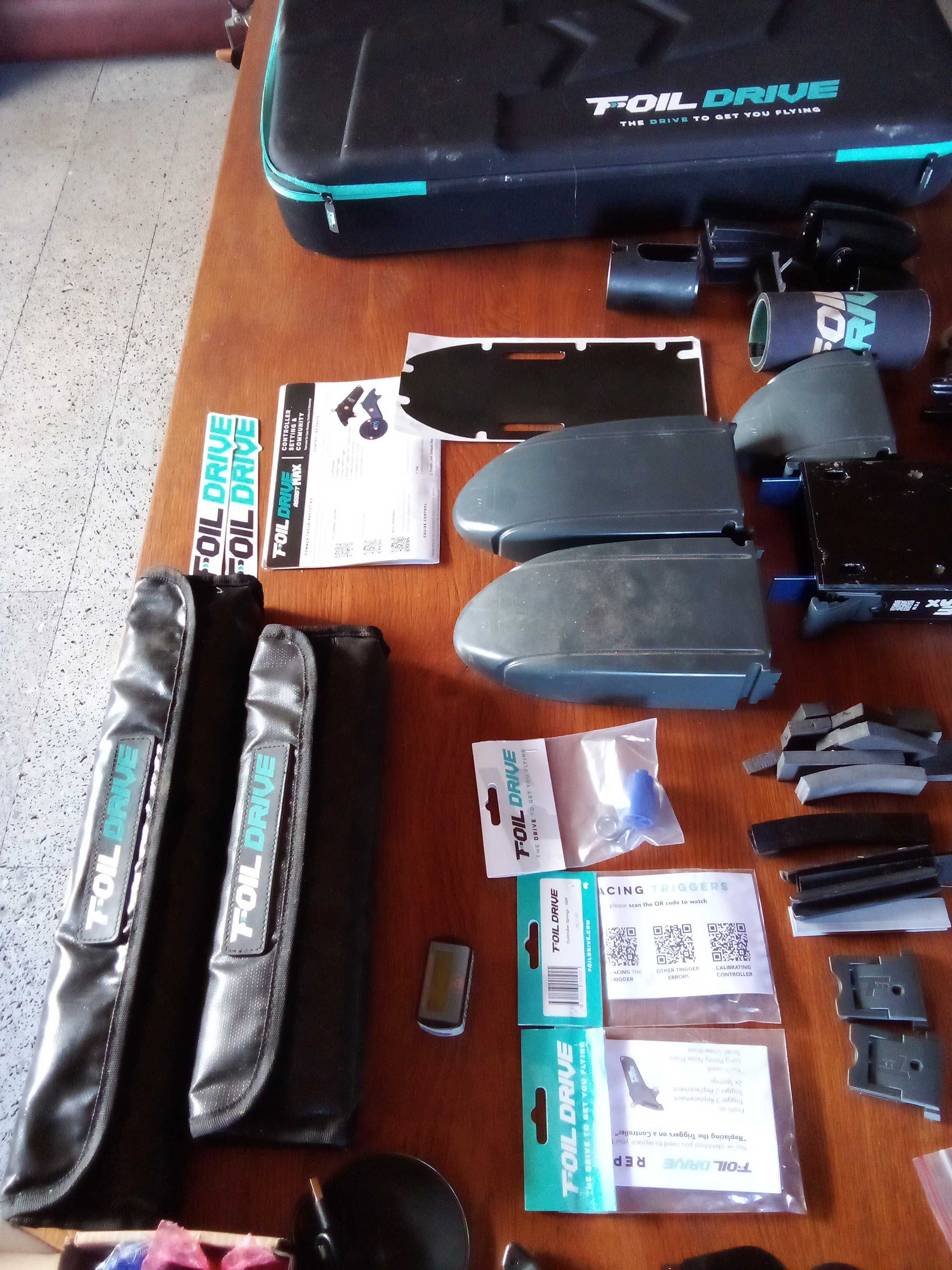 FOIL DRIVE MAX with 2 batteries, 2 chargers, 2 controllers, ...