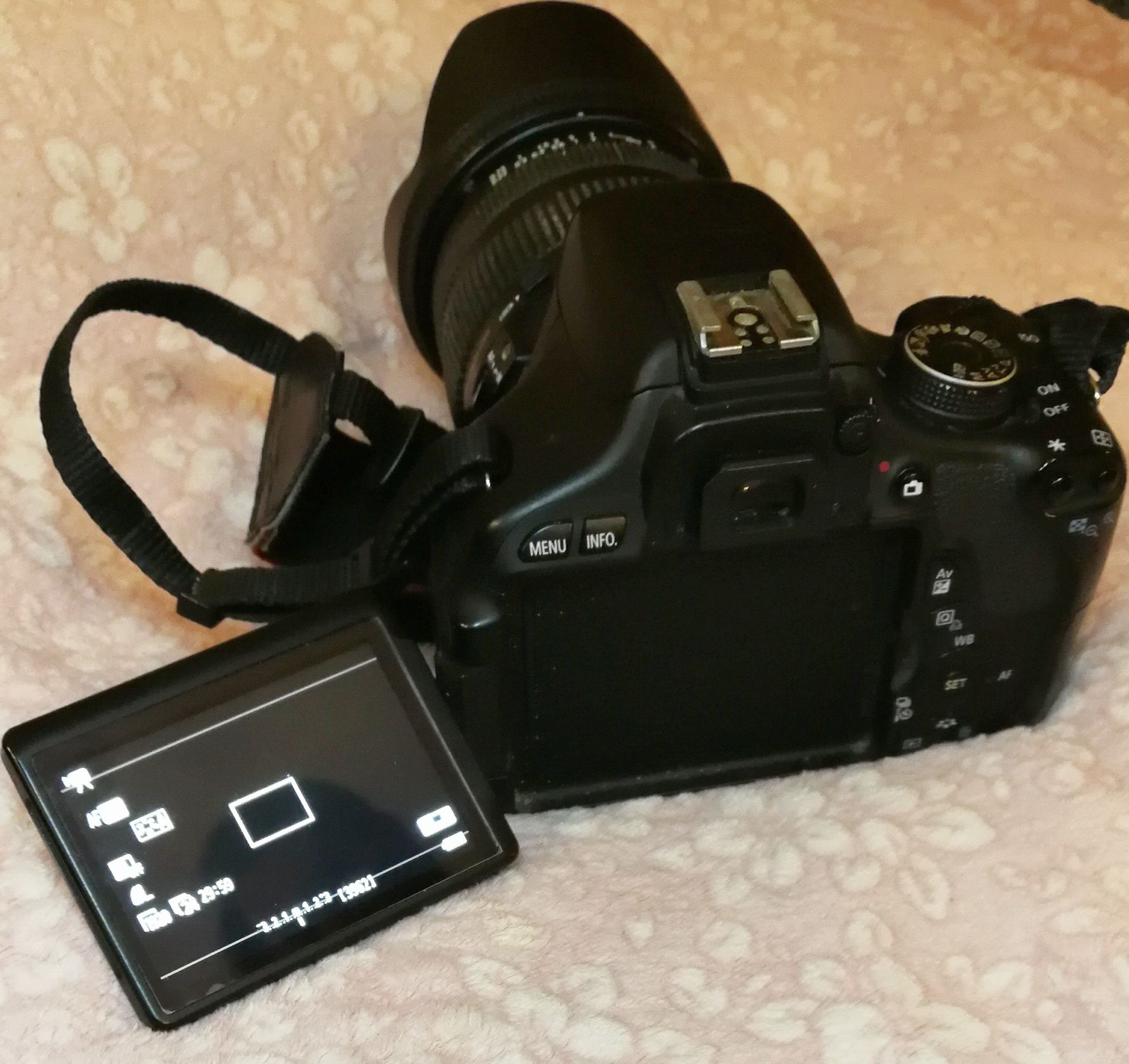 Фотокамера Cannon 600D, об'єктив Sigma 17-70mm +сумка, батарея, SD 32g