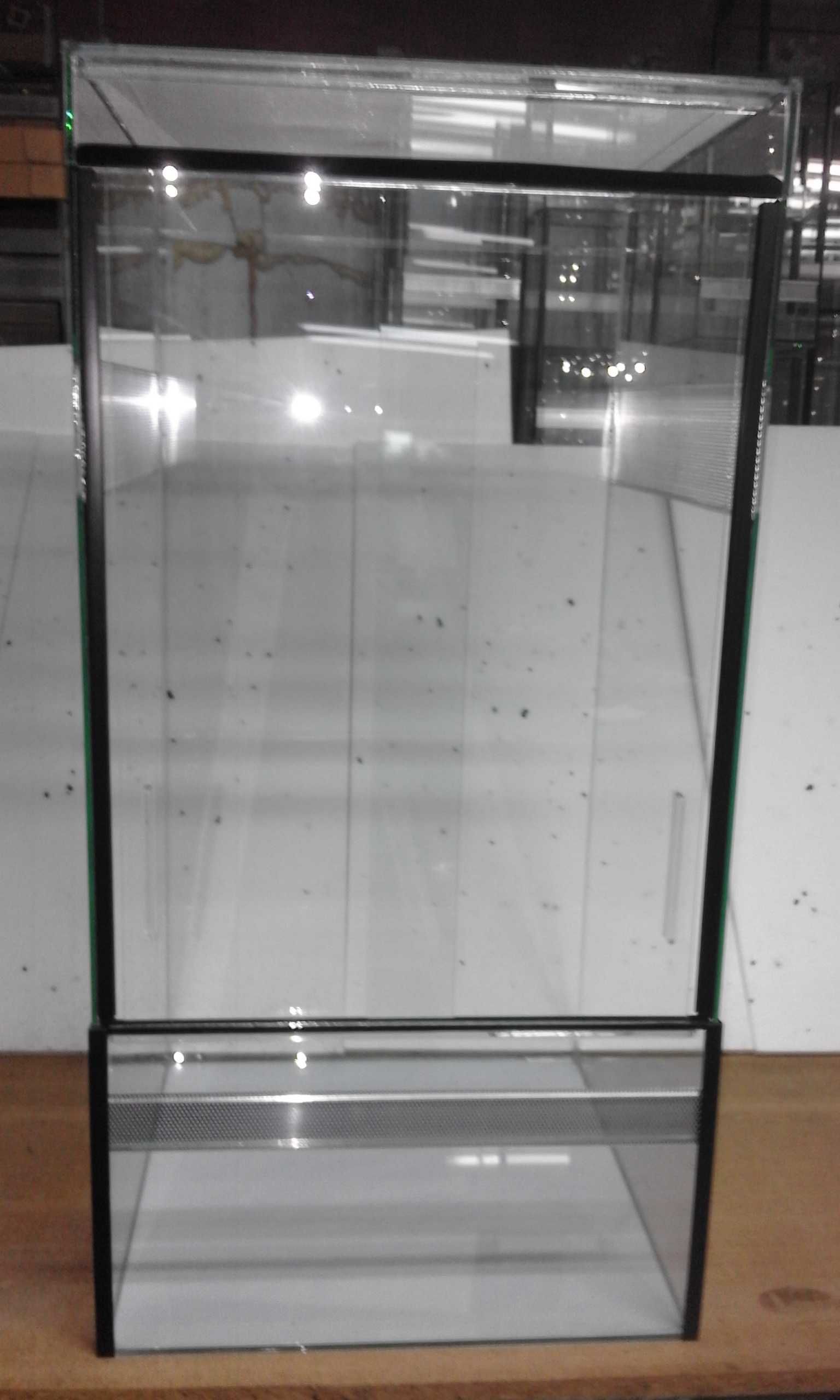 Terrarium 60x60x120H. Producent.