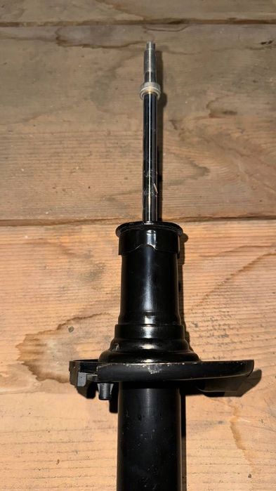 Стійка амортизатора зад. Infiniti q50 13-20 (б/у)