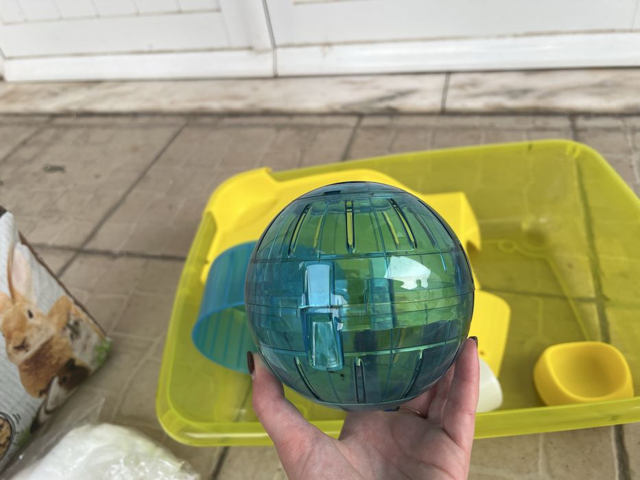 Gaiola de hamster, com bola incluida e algodao e substrato de animal
