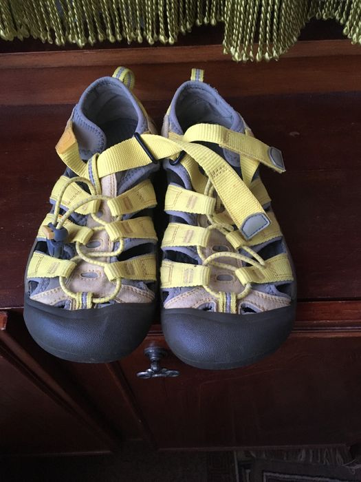 Комфортная обувь с закрытым носком и пяткой