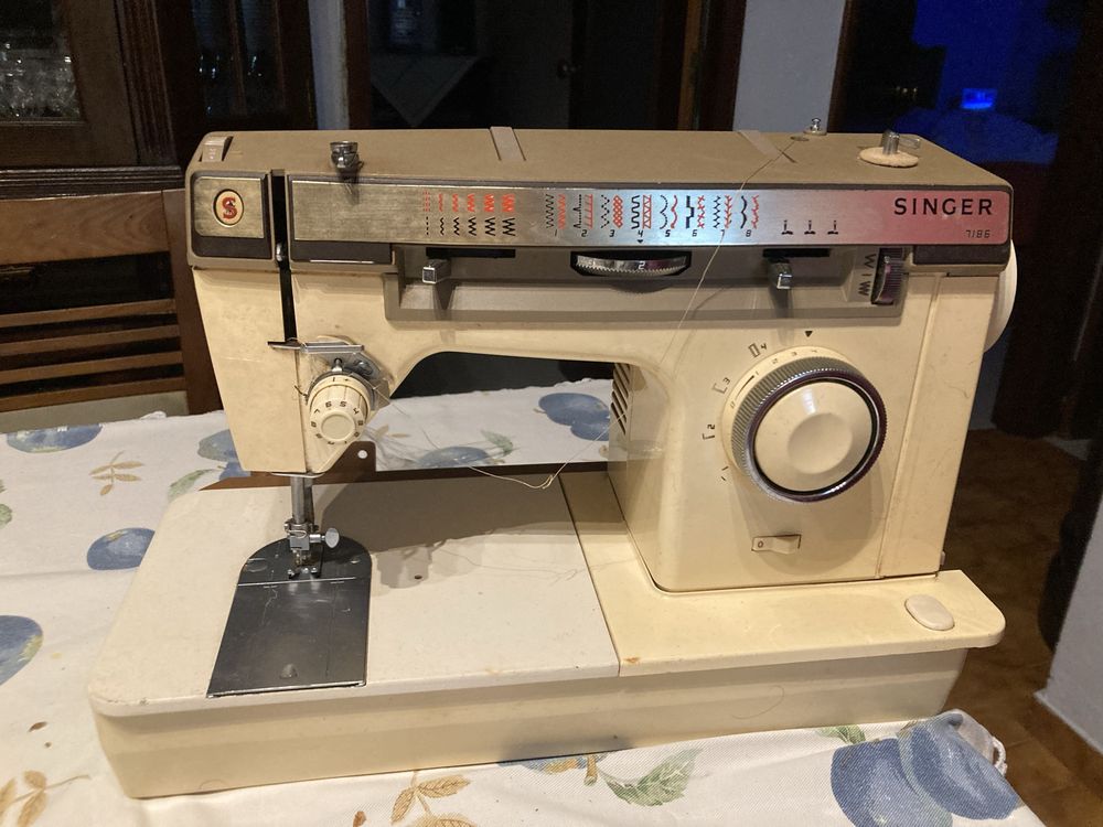 Maquina de costura singer 7186