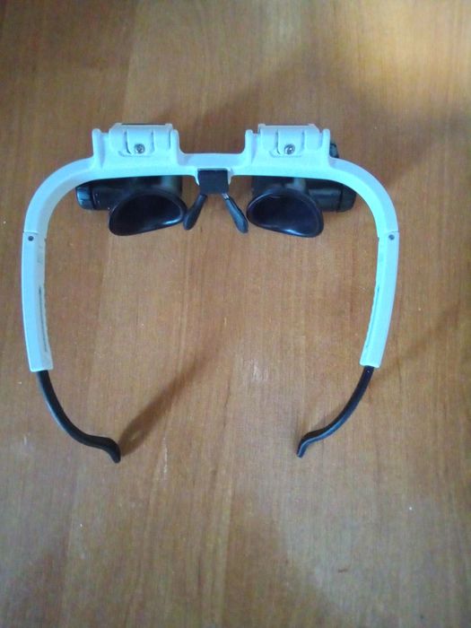 Окуляри-лупа з LED- підсвіткою.