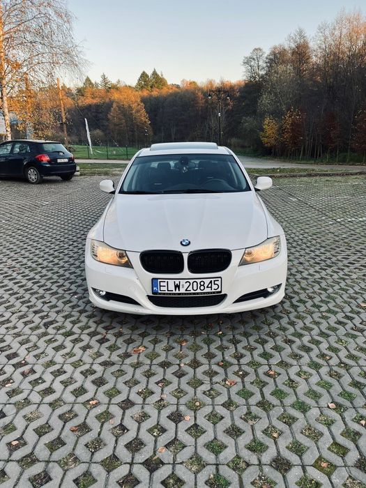 BMW E90 328i R6 3.0 Benzyna + LPG – Full opcja / Zadbane / Mały przebi