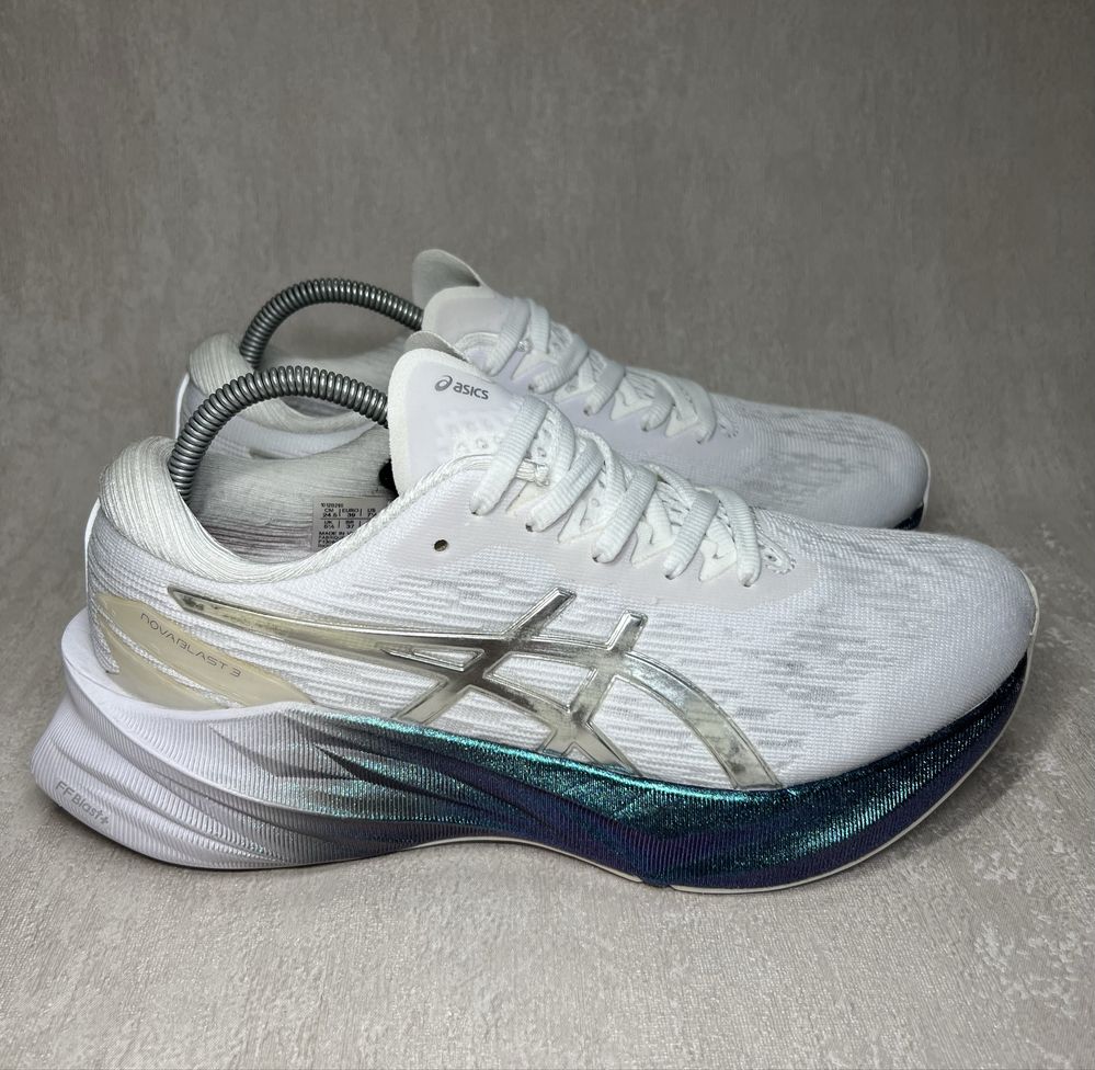 Кросівки Asics Novablast 3 Platinum
