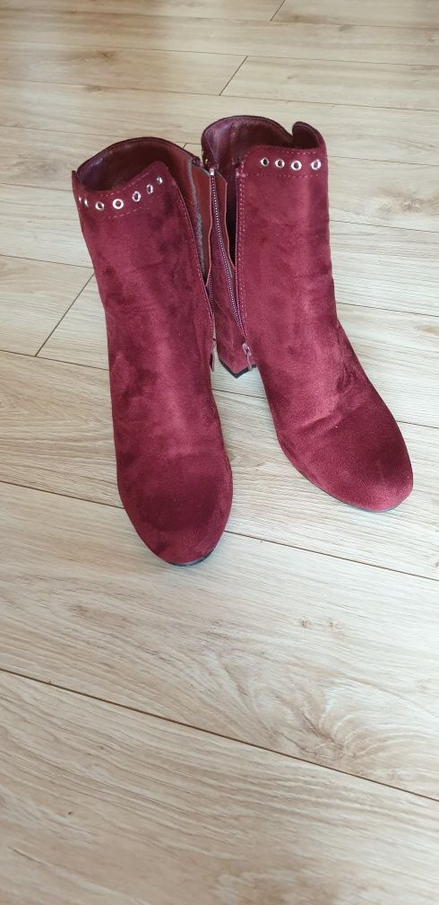 Bordowe botki r 39.