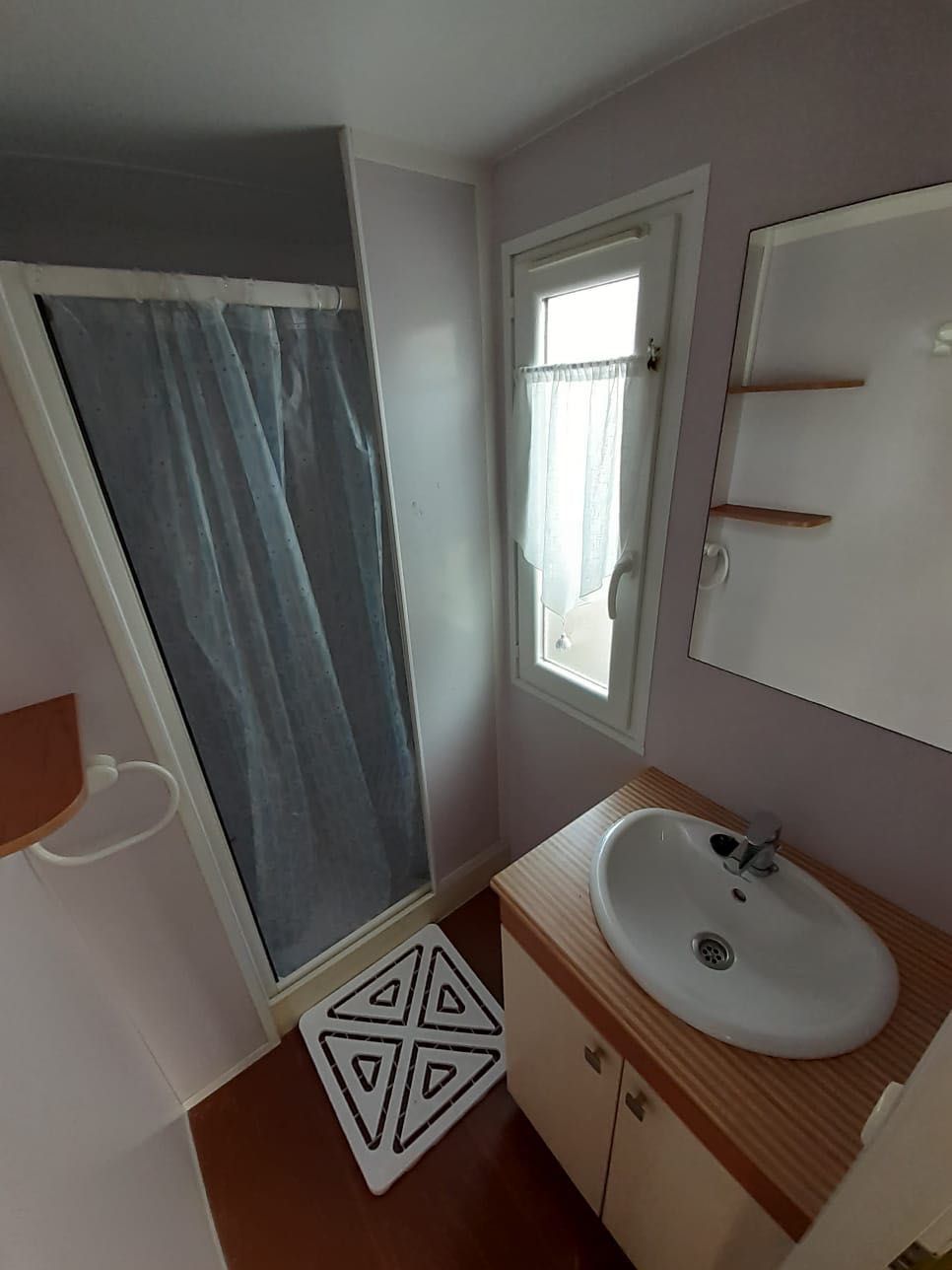 * CASA PRÉ-FABRICADA MÓVEL O'HARA DE 8X4 METROS EM LISBOA.
